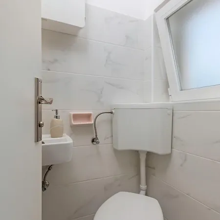 Oliva 아파트 풀라