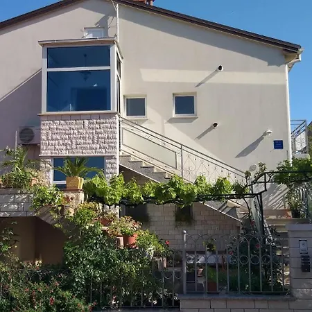 Oliva Apartment *