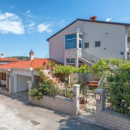 Apartment Oliva Pula